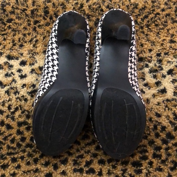 Madden Girl Houndstooth black heels π red insides size 7 1/2 - Picture 8 of 8